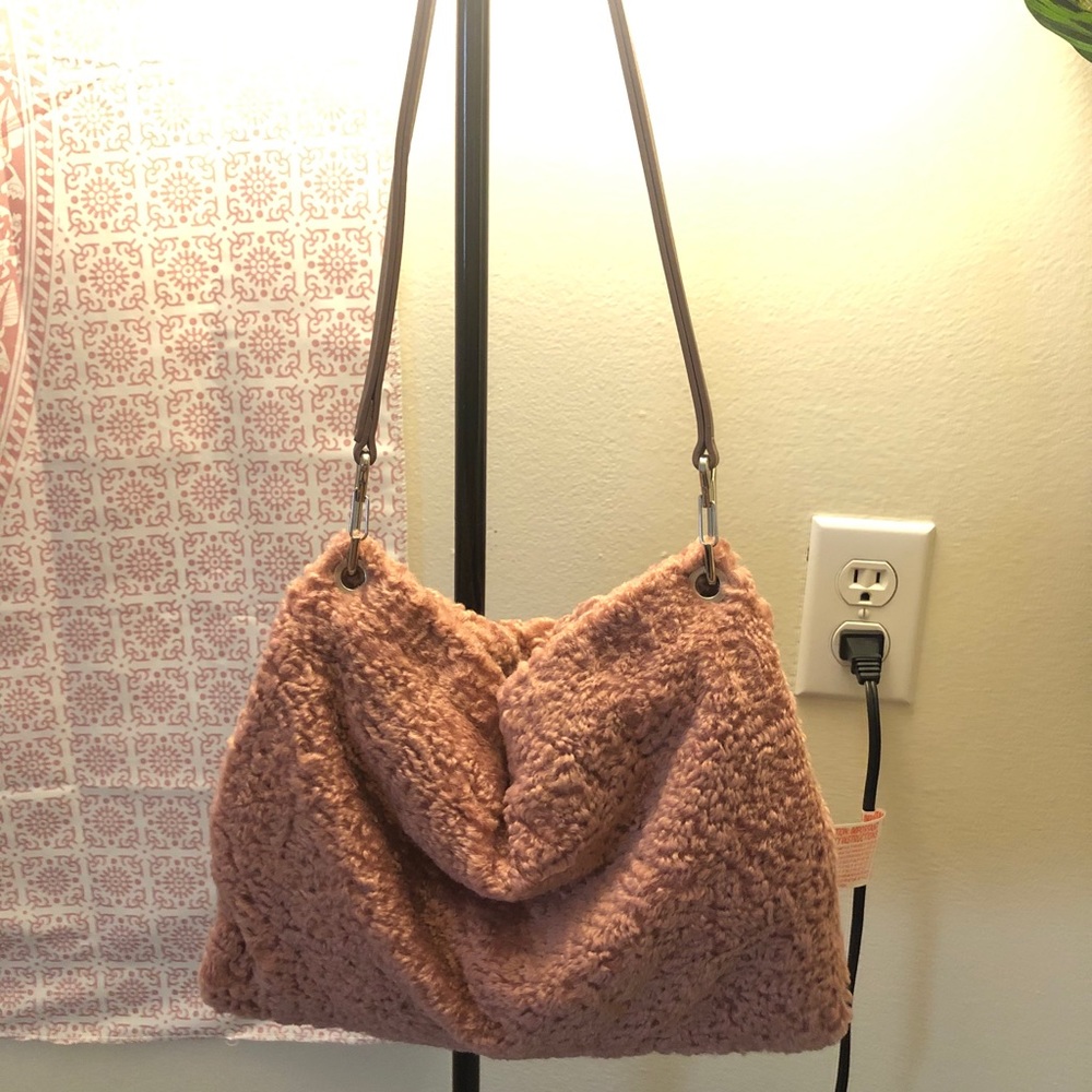 Pink fur shoulder bag 🌸